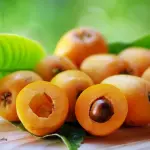 Nespole e un bicchiere d'acqua: il risultato è sorprendente