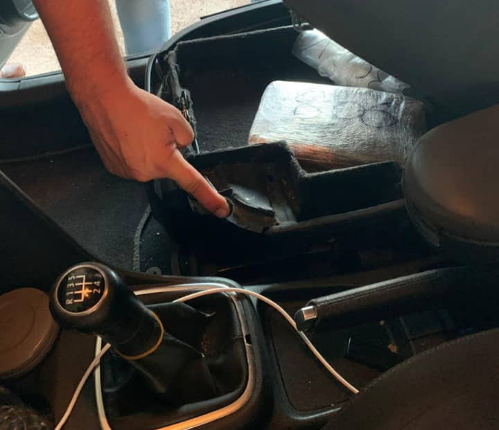 Frosinone: la Polizia arresta una coppia di corrieri e sequestra ingente carico di cocaina