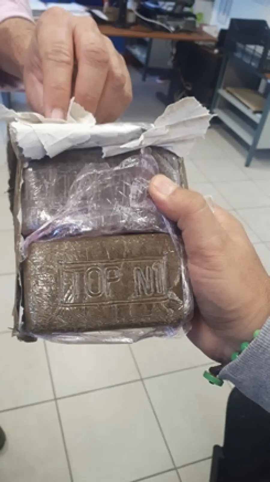 Frosinone, Beccato in auto con oltre 60 chili di Hashish: arrestato