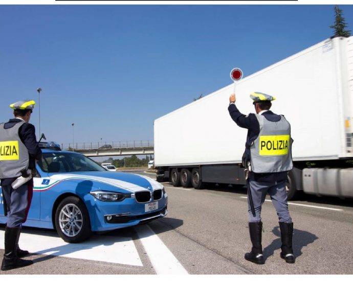 polizia ferma camion