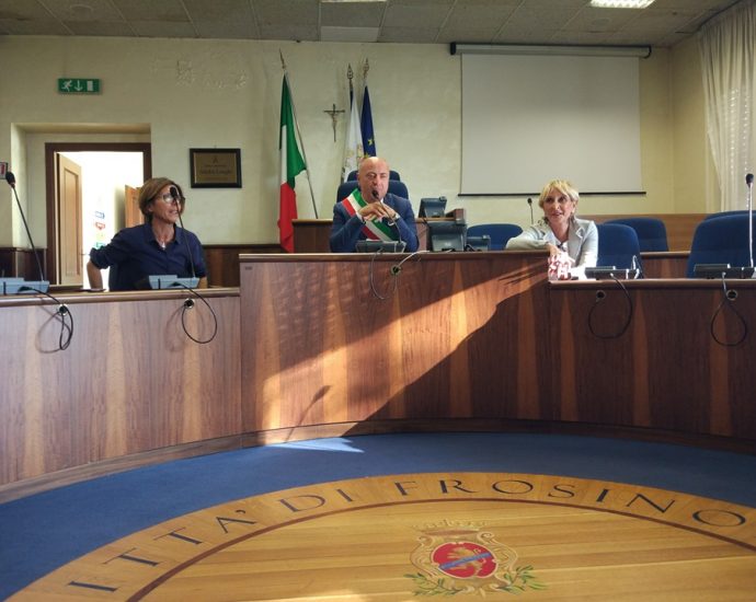 Frosinone, studenti francesi e spagnoli in visita al Comune.